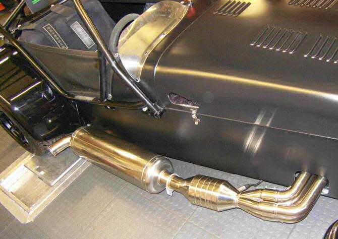 Polished exhaust on matt black wrap